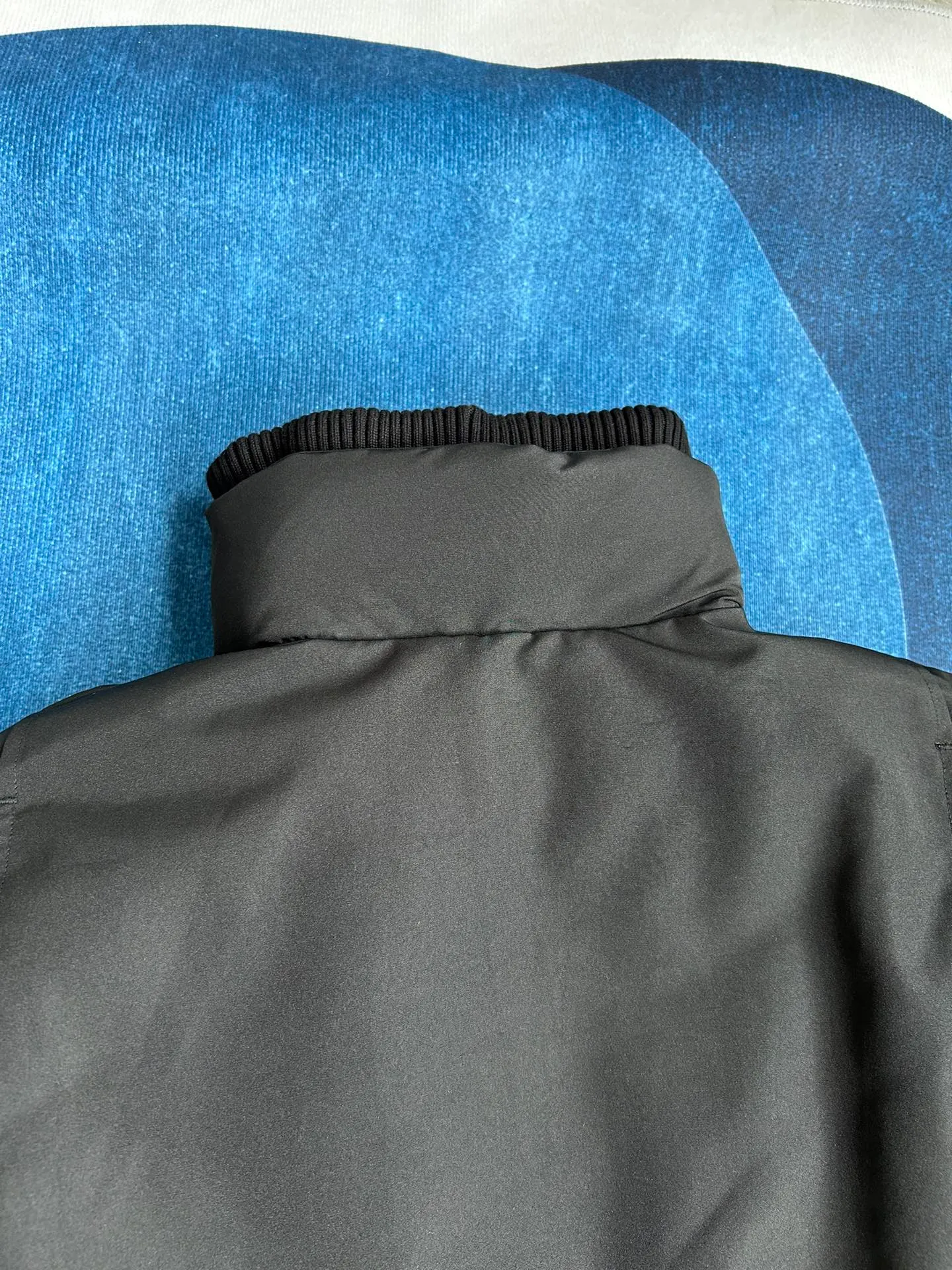 P840 E24 model 5816M Expedition men's model black detail. Sizes: XS S M L XL XXL.